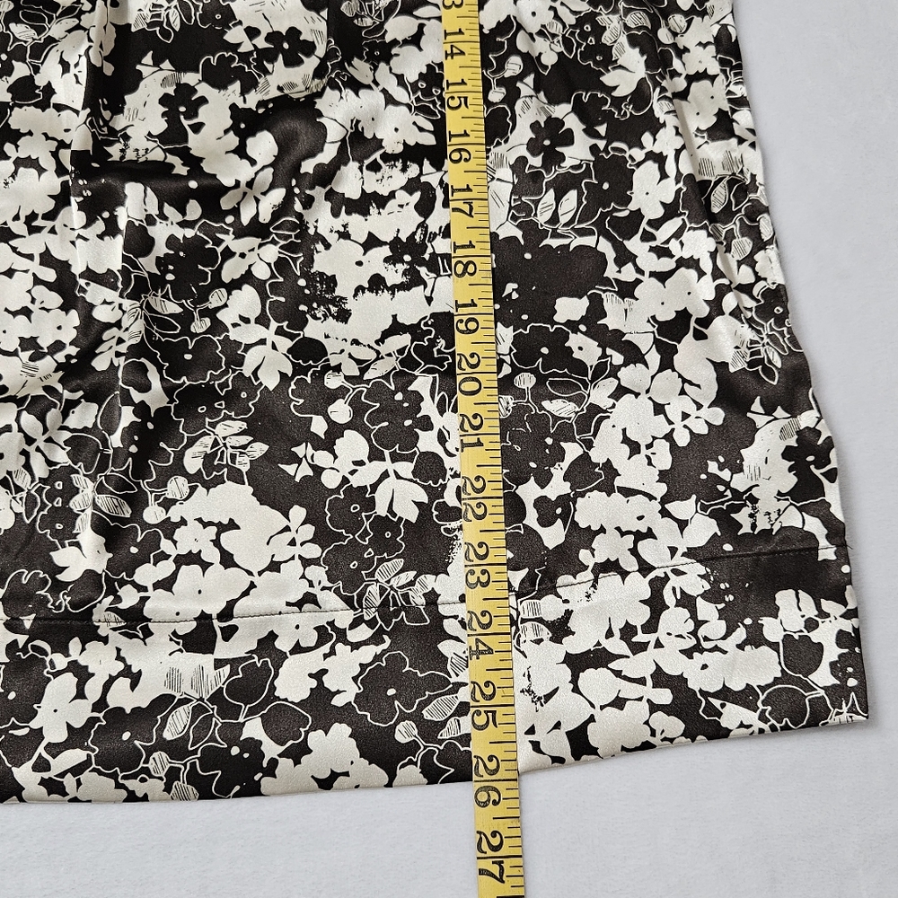New York & Company satiny short cap sleeves top blouse with floral print Large - Picture 8 of 8